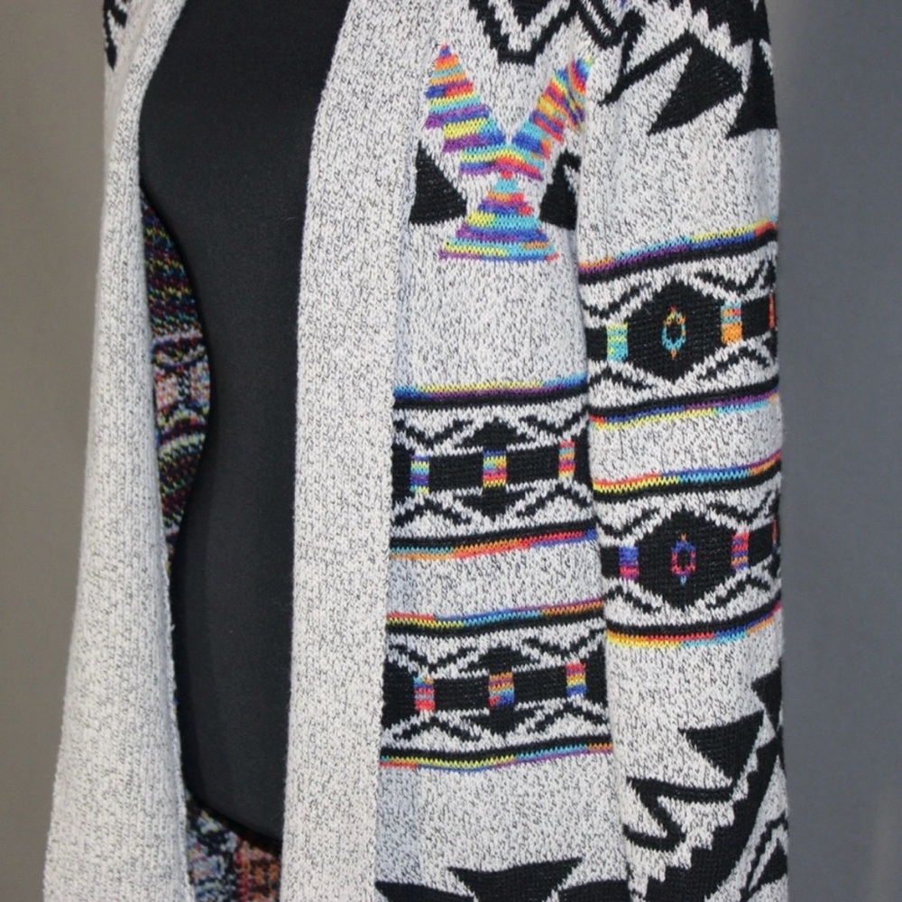 Colorful Patterned Cardigan - Picture 7 of 8
